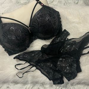 Victoria Secret 36DD & 3 Medium Panty - NEW!